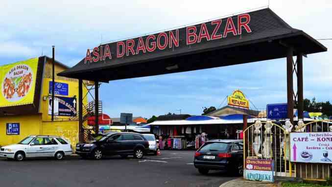 Tschechenmarkt Cheb Eger Asia Dragon Bazar Eingang